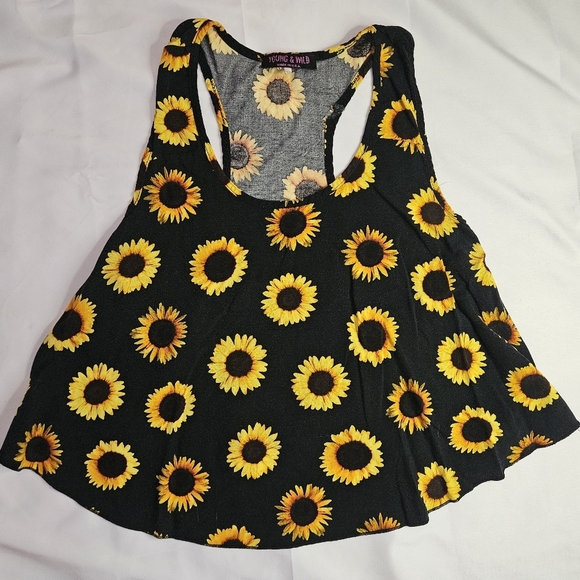 Young & Wild Juniors Black With Sunflower Design Cropped Tank Top Size XS - Picture 2 of 8